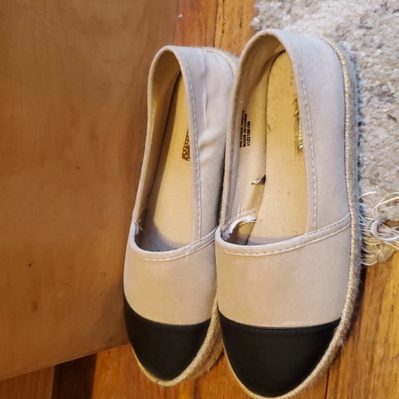 Shoes - Picture 2 of 5